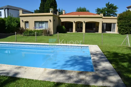 Casa Quinta  En Alquiler En Los Jazmines, Pilar Del Este, Pilar