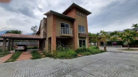 Casa En Venta Formato Obra Gris En Urbanizacion Villas De San Diego Country Club, San Diego Carabobo. St