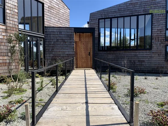 Casa En Venta De 5 Dorm. En Costa Del Lago Puerto Varas