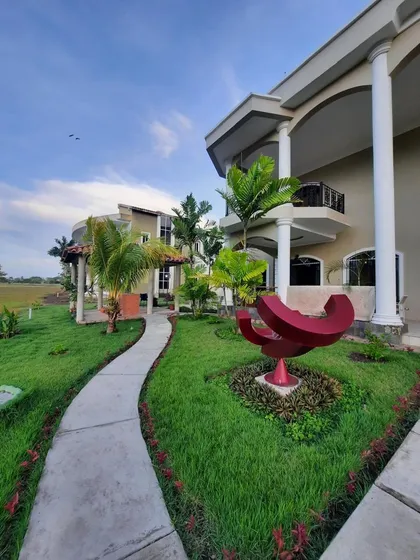 Casa Real Bienes Raíces Vende Majestuosa Casa En Urbanización San Miguel, 1ra Etapa, Maturín