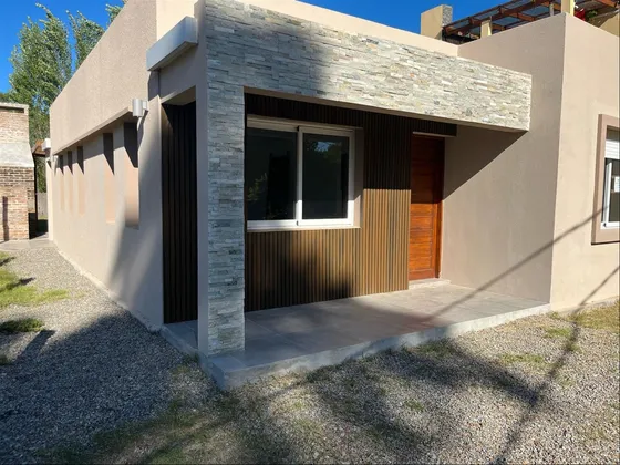 Estrene Casa 2 Dormitorios Laguna Del Diario - Venta