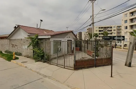 Casa En Venta De 3 Dorm. En La Serena