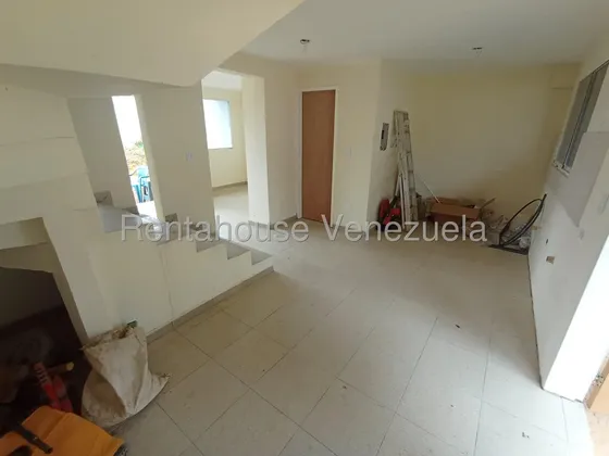 Venta Espaciosa Casa En Obra Limpia Con Amplio Terreno Adicional En La Piedad Norte Cabudare,lara Mehilyn Perez