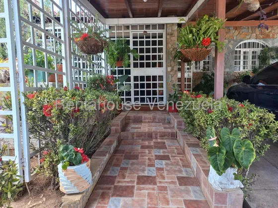 Baja De Precio. Hermosa Casa Mcgf 25-21778