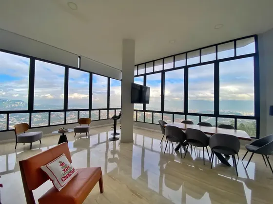 Se Vende Pent House 380m2 3h+s/ 3b+s/ 4pe Los Naranjos Del Cafetal