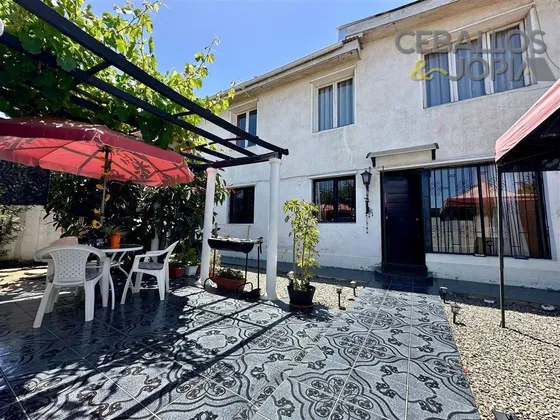 Casa En Venta De 6 Dorm. En Villa Alemana