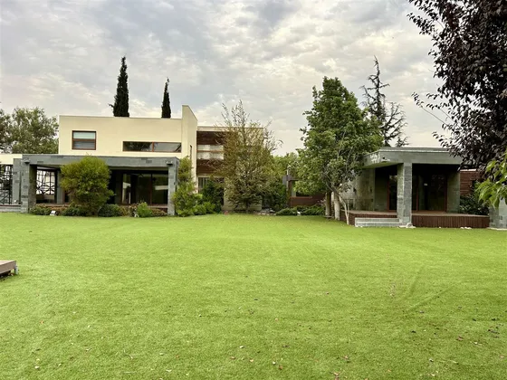 Casa En Arriendo De 5 Dorm. En Colina