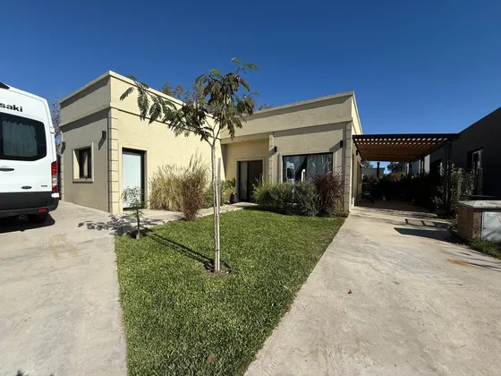 Casa En Venta 3 Dormitorios Santa Emilia Pilar Del Este
