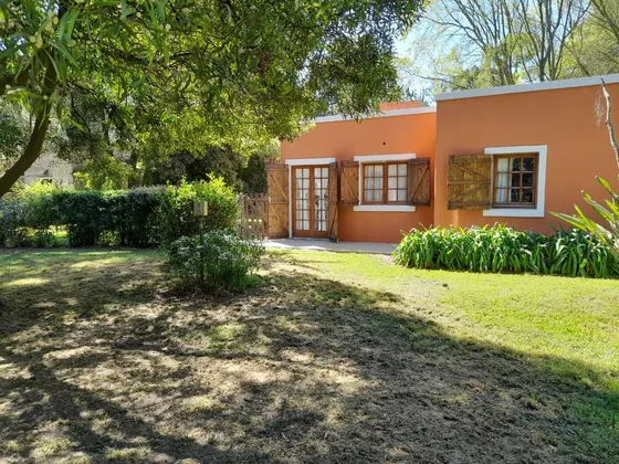 Casa En Venta - 3 Dormitorios 2 Baños - Cochera - 900mts2 - Necochea