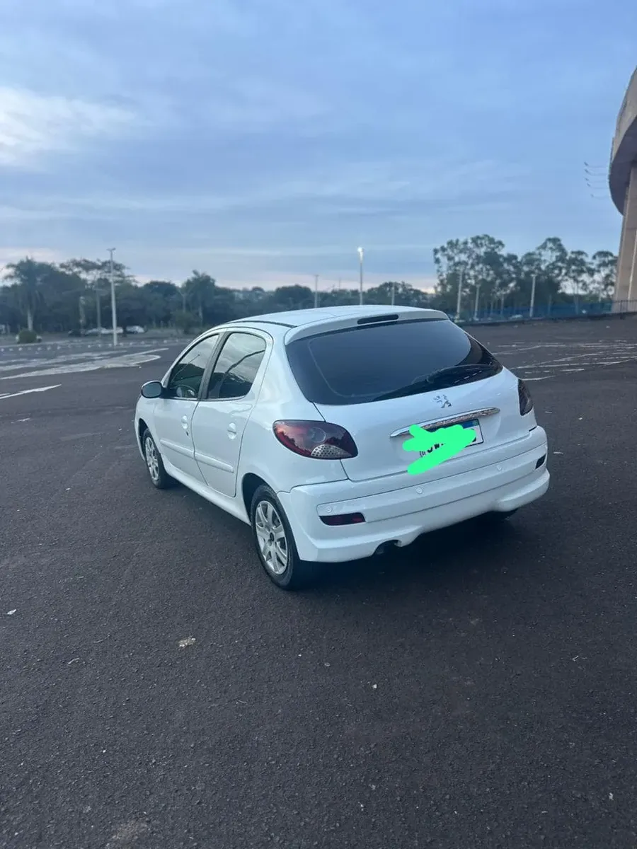 Peugeot 207 2014 1.4 Active Flex 5p — foto 3