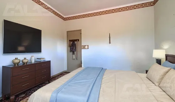 Casa En Venta 4 Dormitorios - Patio - Local Comercial En Castelar Sur