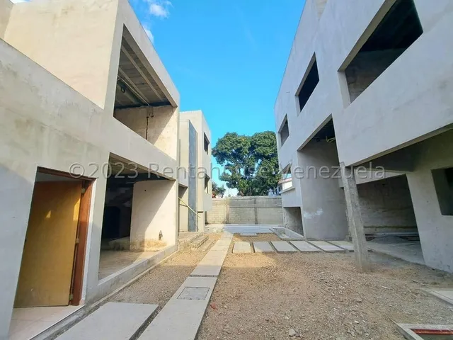 Dennymar, Vende Excelente Proyecto Ubicado En Una De Las Zonas Mas Privilegiadas Al Este De Barquisimeto. Dos Edificios Que Se Implantan Con Techos De Altura Dándole Un Gran Toque Elegante. Bc B5a53