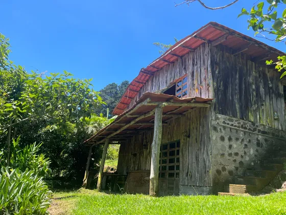 Alquilo Cabaña Rustica, En Birrí De Santa Barbara De Heredia. Amueblada, Incluye Todos Los Servicios