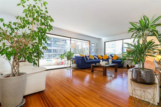 Departamento En Venta De 2 Dorm. En Las Condes