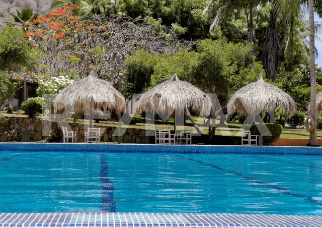 Re/max2mil Vende Interesante Apartamento,  Frente Al Mar En Las Terrazas De Guacuco, Isla De Margarita, Acceso Privado A La Playa, Ideal Para Alquiler Vacacional