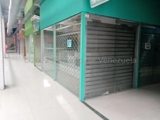 Local Comercial Ubicado En Planta Alta Del C.c. Goajiro Center, Cuenta Con Mas De 9mts2, Mezzanina Y Mobiliario A Estrenar. Totalmente Acondicionado Para Emprender 