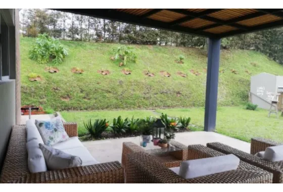 Rhbr-11689 Casa De 2 Niveles (el Retiro, Sector Centro)
