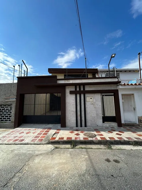 Inmocity Vende Estupenda Casa Urb.andres Bello Maracay