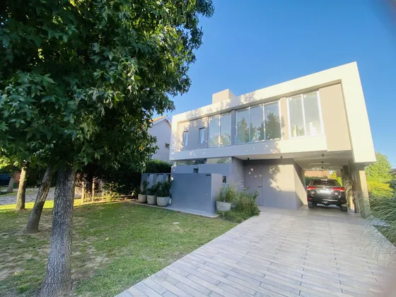 Venta Casa 3 Dormitorios Barrio Cerrado Zona Oeste