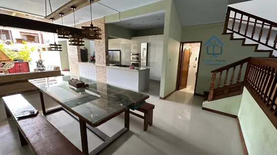 Gigante Casa En El Barrio Caudal