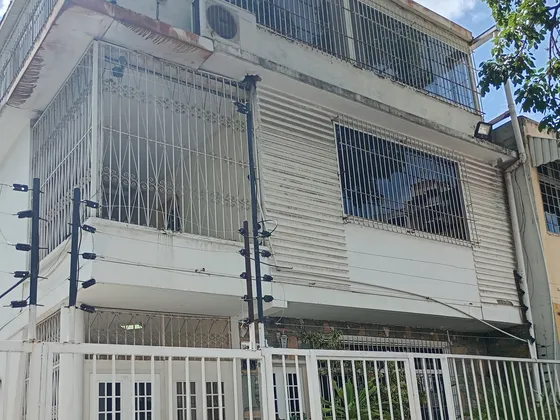 Se Alquila Amplio Local En La California Norte