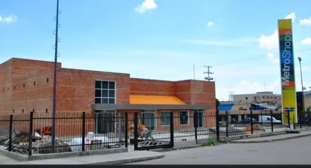 Vera Casa Inmobiliaria Vende Local Comercial En C.c Metroshop San Diego L/firma Jlop