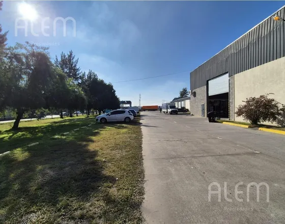 Excelente Nave Industrial En Parque Privado Canning