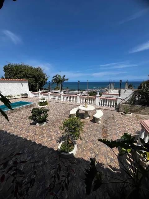 Casa De Playa Con Una Vista Estupenda, Amplia Y Hermosa