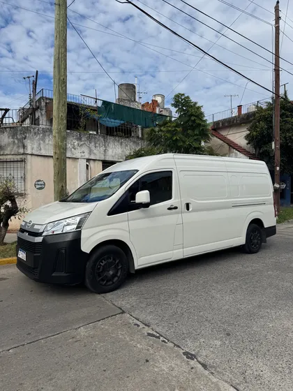 Toyota Hiace 2.8 Tdi Furgón 6at L2h2 3a 5p