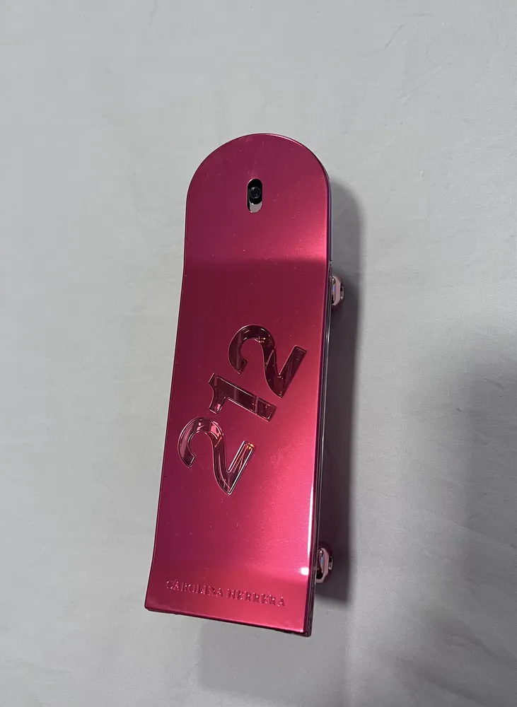 Perfume feminino Carolina Herrera 212 Heroes Collector Edp 80ml - Imagem 3