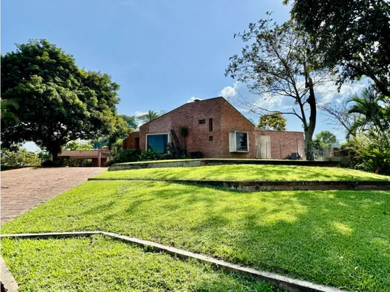 Se Vende Casa 750m2 4h+4s+anexo/8b/28p Cerro Verde