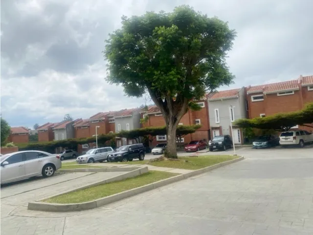Alquiler Townhouse En La Urbanización La Unión