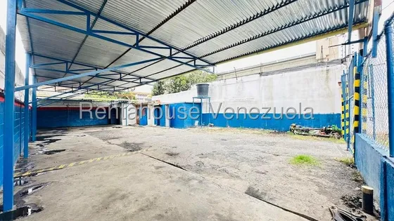Daniela Linarez Alquila Locales Comerciales En El Centro De Cabudare Posee 248m2 Ideal Para Taller Mecanico Con Luz Trifasica Y Area De Oficina Contactame                                              