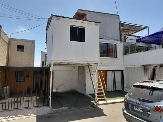 Casa En Venta De 5 Dorm. En Alto Hospicio