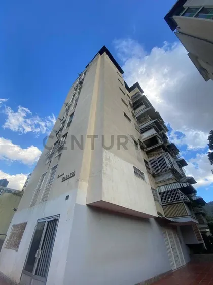 Apartamento En Excelente Estado Piso Bajo Edif Baja Densidad 3ha/2ba/1pe