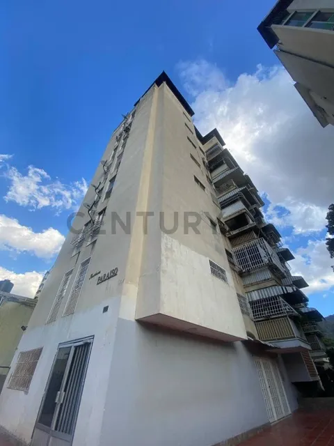 Apartamento En Excelente Estado Piso Bajo Edif Baja Densidad 3ha/2ba/1pe