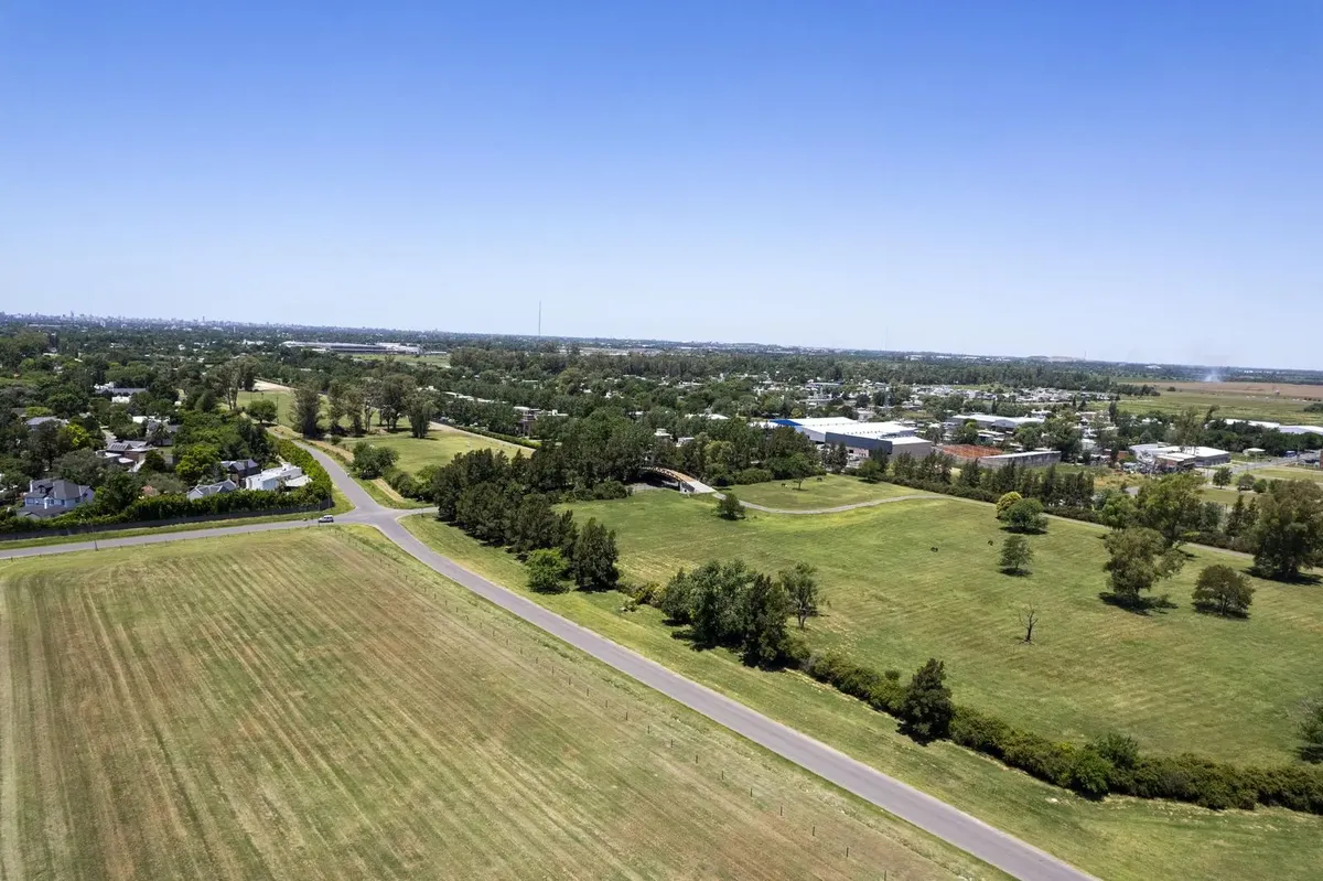 Central Plot with Immediate Title Deed Registration in Los Pasos de Jockey 4
