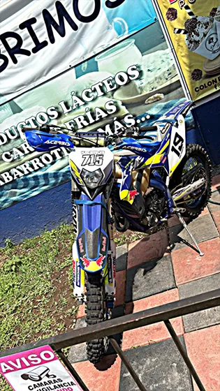 Enduro 4t Con Protección En Radiador Cuadro, En Ambos Discos