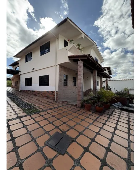 Casa En Venta Calle Cerrada Parque Urbanizacion Colinas De Carrizal