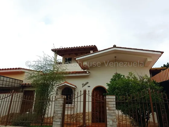 Casa En Venta Prebo I Inm Ubicada En Calle Cerrada, Cuenta Con Amplios Espacios, De Un Solo Nivel, Cuenta Con Anexo Completamente Acondicionado, Cercano Sitios De Interes Excelente. Valencia 24-27654