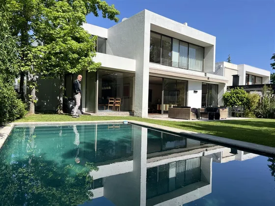Casa En Venta De 4 Dorm. En Lo Barnechea