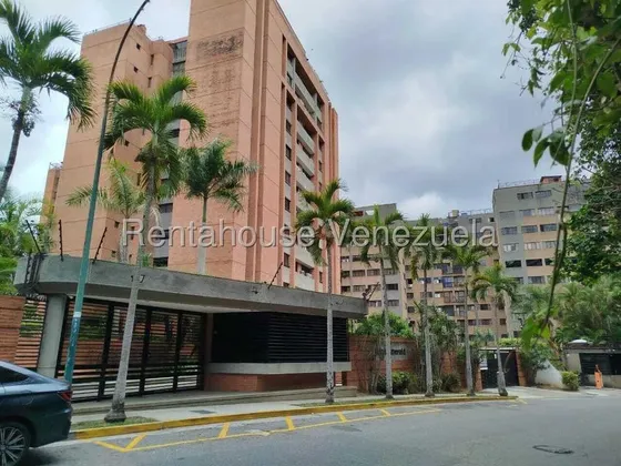 Se Vende Bello Apartamento En Las Esmeraldas Mls 26-22184