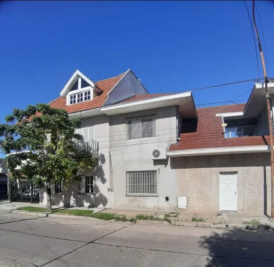 Venta Chalet 4 Ambientes En Bernal, Quilmes