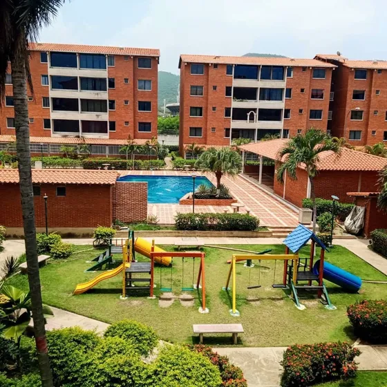 En Venta  Apartamento Planta Baja  Terrazas Del Sol Puerto La Cruz. Rosa Maria Evergreen 