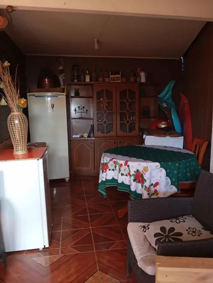 Casa De 3 Dormitorios Y 1 Baño, Terraza Y Estacionamiento
