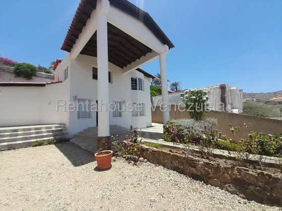 Ca Vende Amplia Casa Con Vista Al Mar Paraiso I Pampatar En Urbanismo Cerrado Isla De Margarita Venezuela