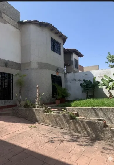 Casa Con Mucho Potencial, Muy Bien Ubicada Y En Lecheria