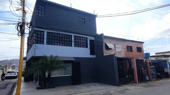 Aj Edificio Comercial En Alquiler En San Blas.