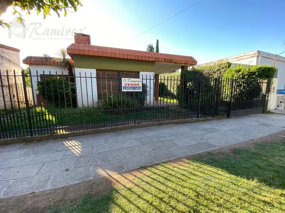 Casa 6 Ambientes En Venta - Francisco Alvarez, Moreno