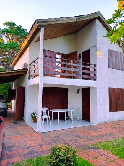 Venta Casa En Uruguay En Santa Isabel De La Pedrera. Casa Amplios Ambientes Cerca De La Playa, Bajos Impuestos. Excelente Inversiòn.